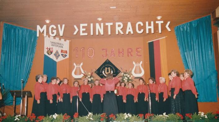 Der Chor 1986 beim Jubiläum 110 Jahre MGV „Eintracht” Holzheim