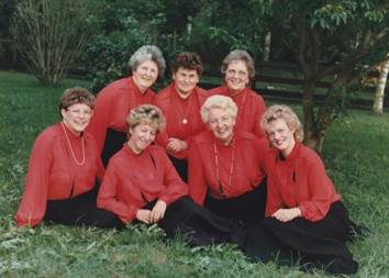 Der Vorstand mit Chorleiterin Angelika Seip im Jubiläumsjahr 1988